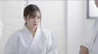 气质美女助理与服装厂富二代到酒店约炮还想用手机拍下自己口活，岂知全程都给录下来了~